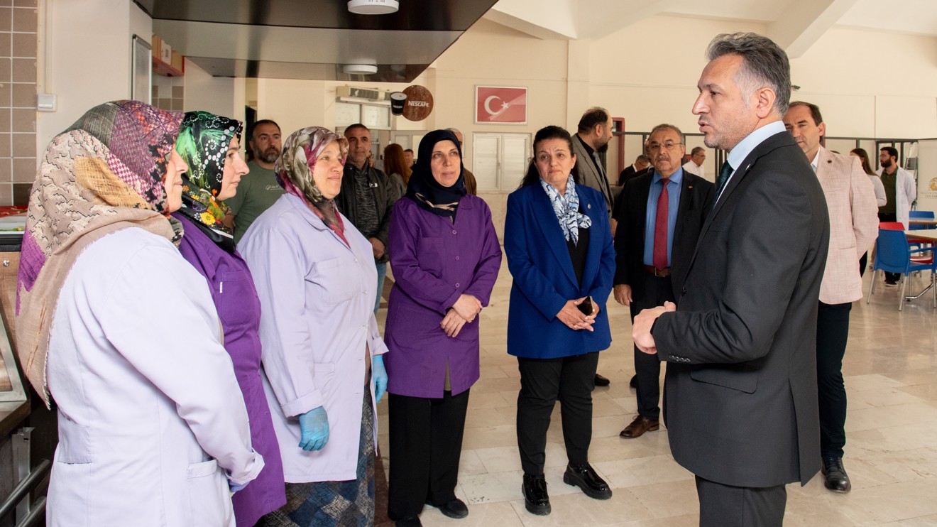 Rektör Aksoy, Fen Fakültesi laboratuvarlarını inceledi